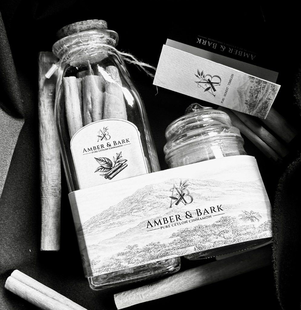 Amber & Bark Twin Gift Pack (Sticks Bottle + Powder Jar Set)